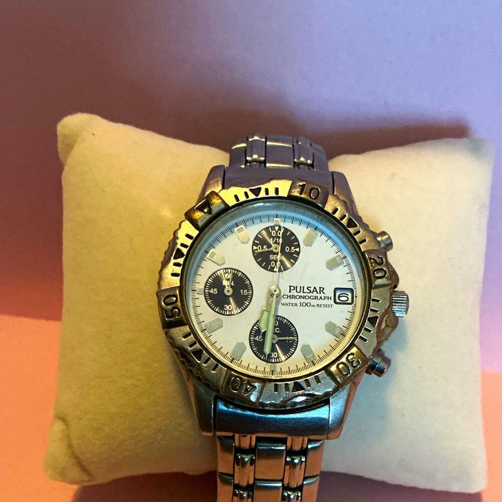 Pulsar Chronograph Mens Quartz Watch White Dial Date Steel Bracelet 100m
